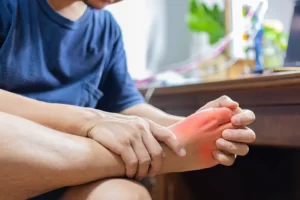 Jangan Keliru, Ini Perbedaan Asam Urat dengan Rematik